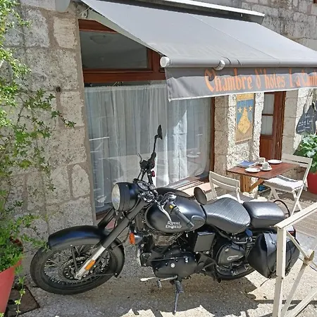 La Cambra De Bed & Breakfast *